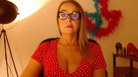 Snapshot of leadesire chatting on October 27, 2025, 3:16 pm LEA online show from October 27, 2025, 3:16 pm