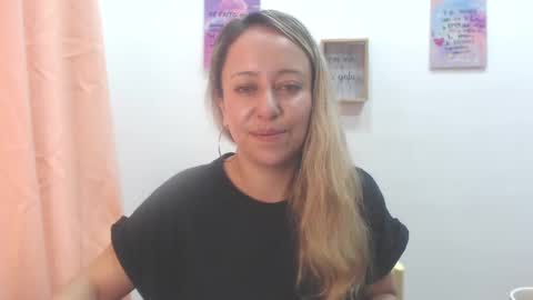 leah_susman online show from February 9, 2025, 3:34 pm
