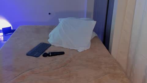 Snapshot of leahaltomm chatting on March 5, 2025, 10:10 pm leahaltomm online show from March 5, 2025, 10:10 pm