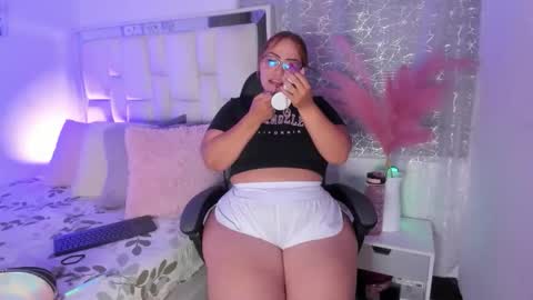 Leah  online show from May 19, 2026, 1:56 am