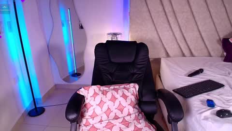 Instagram Leahprada  online show from January 2, 2025, 11:16 pm