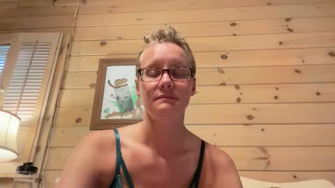 Lee online show from October 4, 2025, 9:02 pm