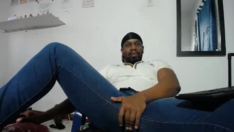 Latino hot online show from May 15, 2026, 10:28 pm