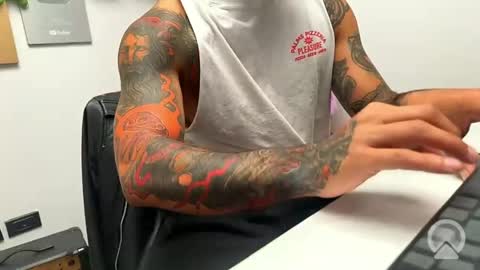 Snapshot of leanfoxink chatting on October 28, 2025, 5:04 pm leanfoxink online show from October 28, 2025, 5:04 pm