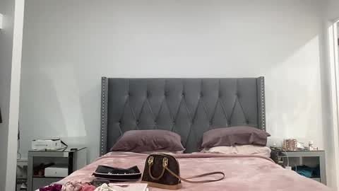 Snapshot of leannaxox chatting on February 11, 2025, 7:12 am Leanna online show from February 11, 2025, 7:12 am