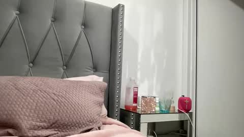 Snapshot of leannaxox chatting on March 7, 2025, 1:29 pm Leanna online show from March 7, 2025, 1:29 pm