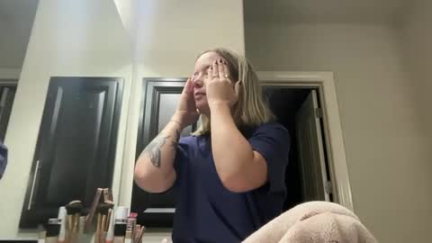 Snapshot of leanneluxecouple chatting on October 6, 2025, 10:34 am leanneluxecouple online show from October 6, 2025, 10:34 am