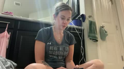 Snapshot of leanneluxecouple chatting on October 13, 2025, 10:26 am leanneluxecouple online show from October 13, 2025, 10:26 am