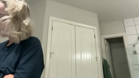 Snapshot of leanneluxecouple chatting on October 20, 2025, 10:38 am leanneluxecouple online show from October 20, 2025, 10:38 am