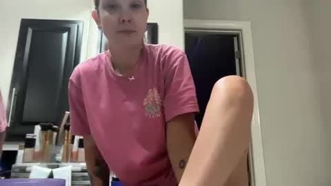 Snapshot of leanneluxecouple chatting on October 21, 2025, 10:27 am leanneluxecouple online show from October 21, 2025, 10:27 am