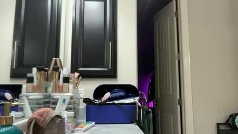 Snapshot of leanneluxecouple chatting on October 22, 2025, 10:26 am leanneluxecouple online show from October 22, 2025, 10:26 am