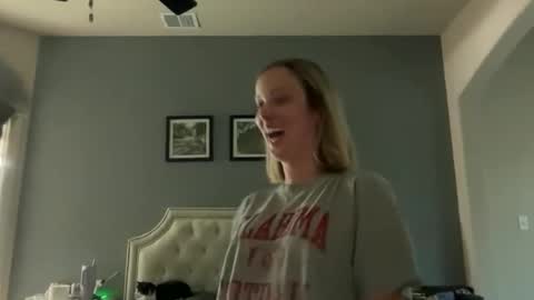 Snapshot of leanneluxecouple chatting on November 8, 2025, 1:22 pm leanneluxecouple online show from November 8, 2025, 1:22 pm