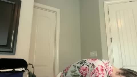 Snapshot of leanneluxecouple chatting on November 22, 2025, 2:05 pm leanneluxecouple online show from November 22, 2025, 2:05 pm