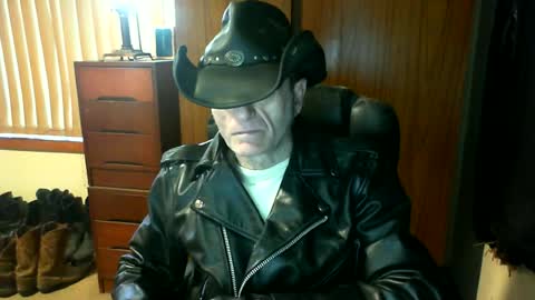 Snapshot of leathergreaser chatting on June 26, 2026, 11:09 pm leathergreaser online show from June 26, 2026, 11:09 pm