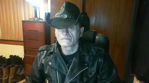 Snapshot of leathergreaser chatting on July 2, 2026, 8:04 pm leathergreaser online show from July 2, 2026, 8:04 pm