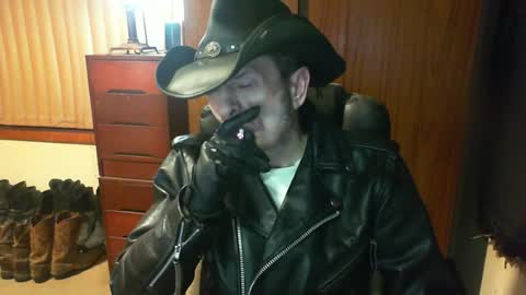 Snapshot of leathergreaser chatting on July 7, 2026, 7:29 pm leathergreaser online show from July 7, 2026, 7:29 pm