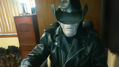 Snapshot of leathergreaser chatting on July 14, 2026, 9:31 pm leathergreaser online show from July 14, 2026, 9:31 pm