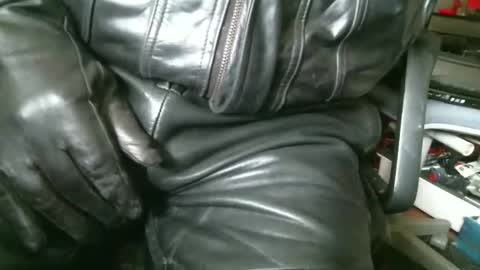 Snapshot of leathermotocross001 chatting on May 17, 2026, 2:24 pm Leathermotocross online show from May 17, 2026, 2:24 pm