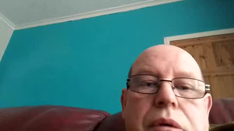 leatherpants68 online show from April 27, 2026, 3:32 pm