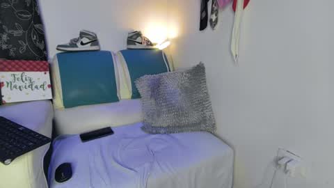 leenar_key online show from February 7, 2025, 5:18 pm