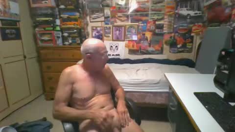 leezamm1132 online show from April 24, 2026, 9:01 am