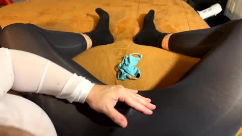 leggingslover7 online show from December 3, 2024, 4:58 am