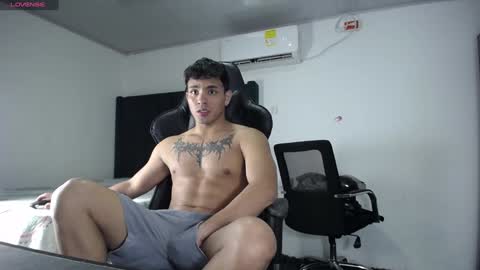 Snapshot of lei_77 chatting on December 27, 2024, 9:32 pm  Lei  online show from December 27, 2024, 9:32 pm