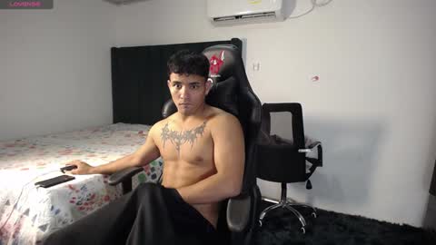 Snapshot of lei_77 chatting on January 6, 2025, 9:43 pm  Lei  online show from January 6, 2025, 9:43 pm