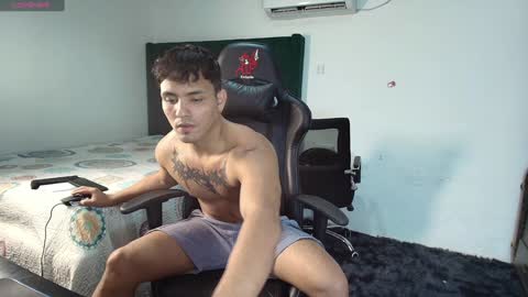 Snapshot of lei_77 chatting on February 6, 2025, 12:22 am  Lei  online show from February 6, 2025, 12:22 am