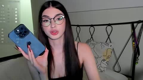 Snapshot of leila_4ever chatting on February 12, 2025, 8:29 pm Leila online show from February 12, 2025, 8:29 pm