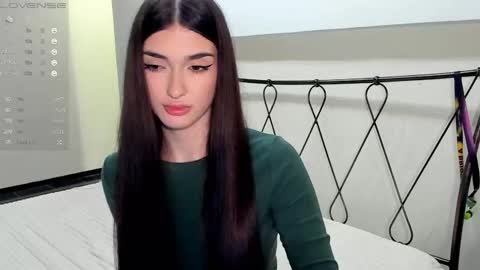 Snapshot of leila_4ever chatting on February 13, 2025, 6:05 pm Leila online show from February 13, 2025, 6:05 pm