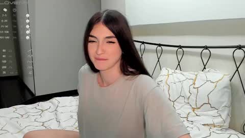 Snapshot of leila_4ever chatting on March 12, 2025, 10:39 pm Leila online show from March 12, 2025, 10:39 pm