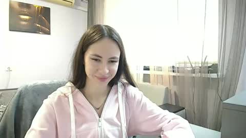 Snapshot of leila_monaco chatting on October 7, 2025, 9:28 am Leila online show from October 7, 2025, 9:28 am