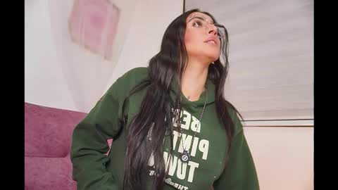 Snapshot of leila_petitee chatting on November 16, 2025, 1:39 pm Leila online show from November 16, 2025, 1:39 pm