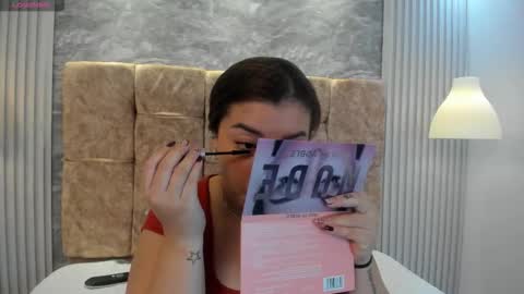 leilapons online show from November 16, 2025, 4:34 pm