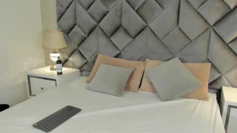 Leizathompson online show from September 9, 2025, 7:02 pm