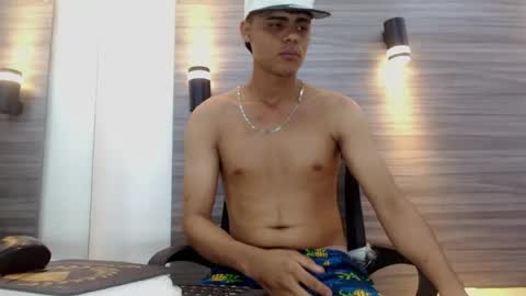 lelehott01 online show from June 15, 2026, 2:47 am