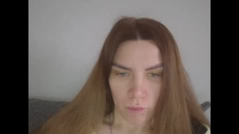 lena6122000 online show from February 4, 2026, 1:17 pm