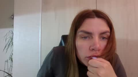 lena6122000 online show from May 30, 2026, 2:25 pm
