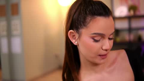 Lena Laurent online show from March 31, 2026, 9:21 am