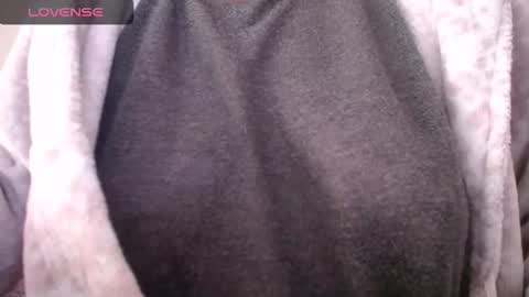 lenagolden online show from October 15, 2025, 9:42 am