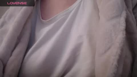 lenagolden online show from October 16, 2025, 10:27 am