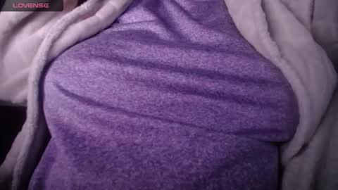 lenagolden online show from February 25, 2026, 5:44 pm