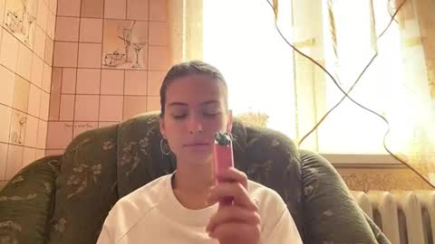 Hellomy name is Natalyits my first day here nice to meet you Give me 50 thumbs ups online show from May 29, 2026, 7:50 am