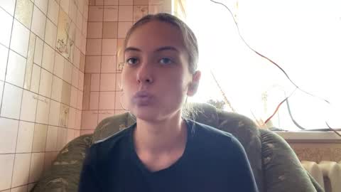 Hellomy name is Natalyits my first day here nice to meet you Give me 50 thumbs ups online show from May 30, 2026, 1:41 pm
