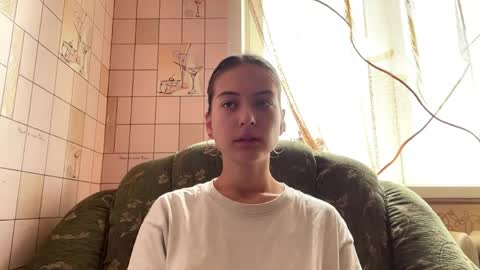 Hellomy name is Natalyits my first day here nice to meet you Give me 50 thumbs ups online show from May 31, 2026, 7:15 am