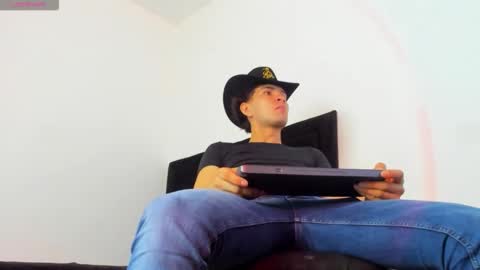 leo183877 online show from March 12, 2026, 4:46 pm