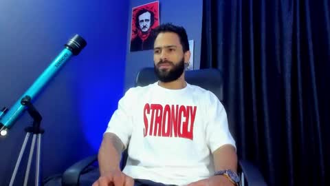 Leo  Diaz online show from December 25, 2024, 8:07 pm