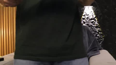 Leo  Diaz online show from February 22, 2026, 4:57 am