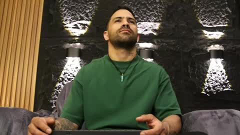 Leo  Diaz online show from April 18, 2026, 1:20 am